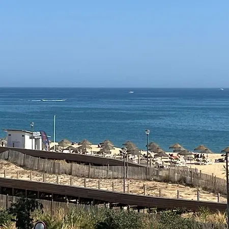 Espaco Completamente Novo. A Um Passo Do Mar. Quarteira