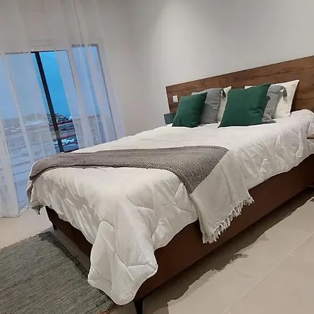 Espaco Completamente Novo. A Um Passo Do Mar. *